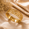Circle Link Gold Bangle