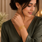 Circle Link Gold Bangle