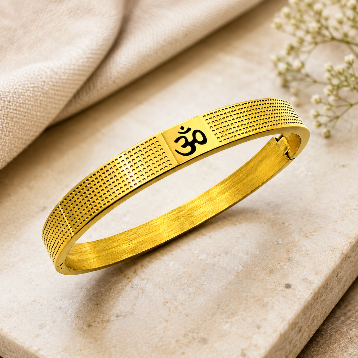 OM Design Bracelet Gold